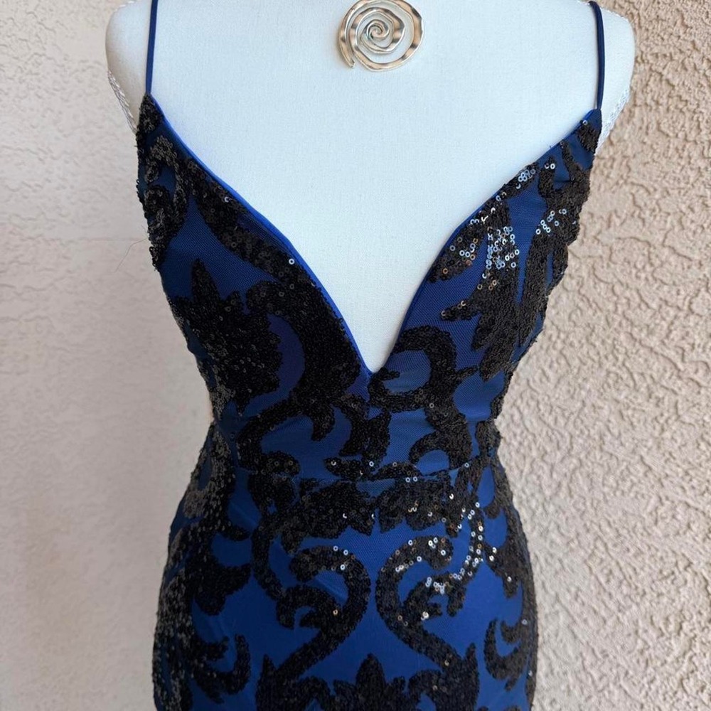 Navy blue sequin maxi dress with black sequin floral pattern - Picture 2 of 8